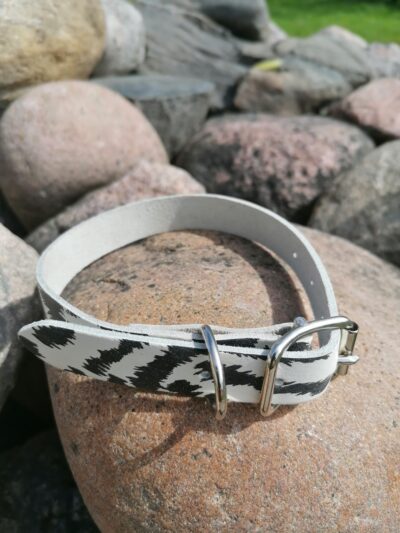 kaelarihm 20mm musta valge kirju
